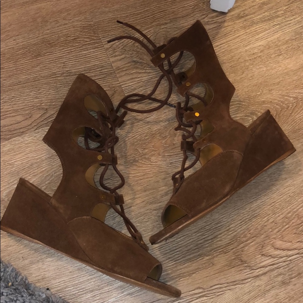 Chloe sandals!